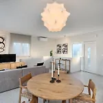 Tina's Tiny House * Slatine