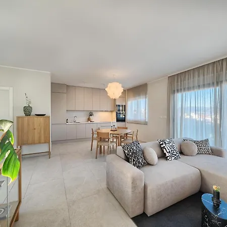 Сasa de vacaciones Tina's Tiny House Slatine