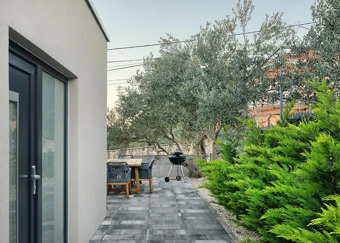 Сasa de vacaciones Tina's Tiny House Slatine